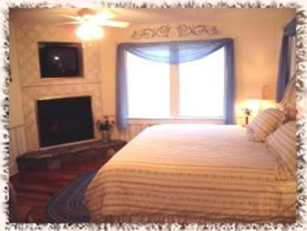 Black Forest Bed & Breakfast Helen Room photo