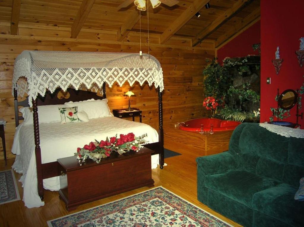 Black Forest Bed & Breakfast Helen Room photo