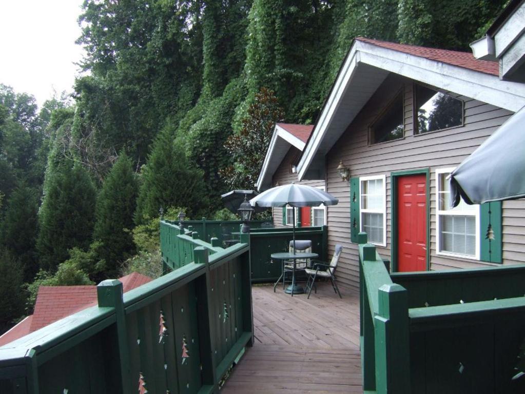 Black Forest Bed & Breakfast Helen Room photo